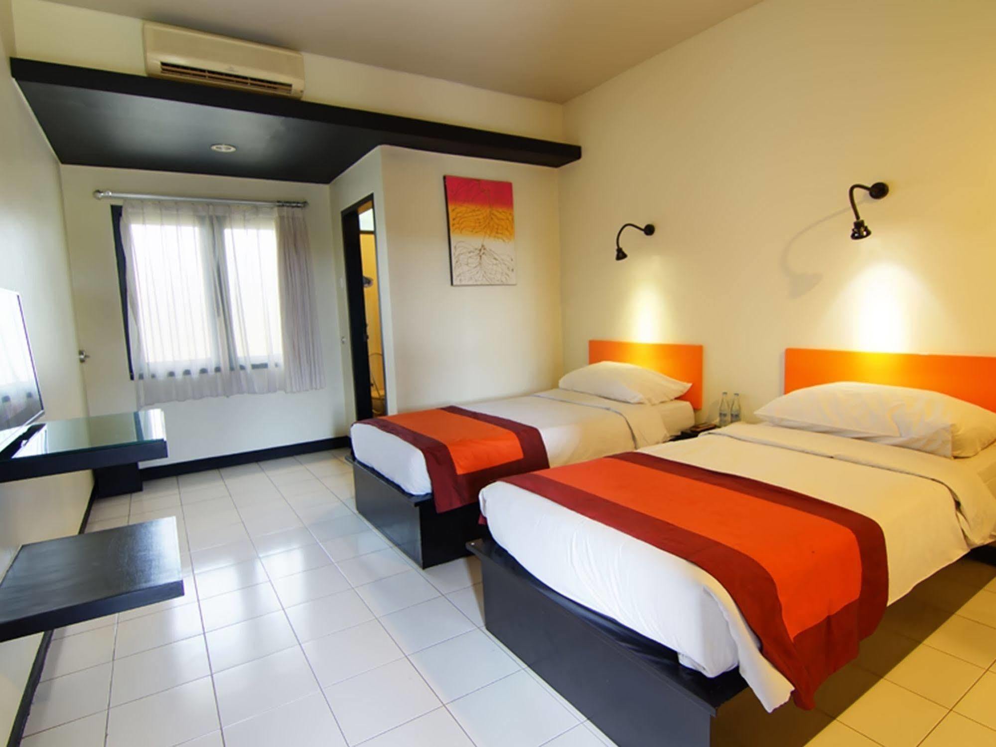 The Yani Hotel Bali Pesanggaran Luaran gambar